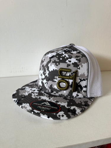 8D8 CAMO/WHITE W/ MILITARY GREEN ON1 Logo